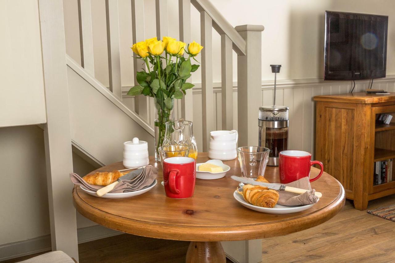 The Dovecote, Stoke Farthing Courtyard Villa Broad Chalke